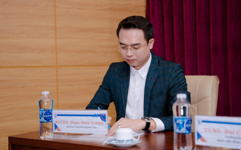 Bác sĩ Phạm Minh Trường báo cáo công nghệ RF vi kim 3DEEP tại Hội nghị Da liễu Mekong